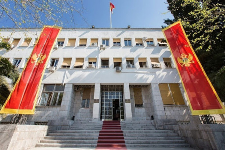 Parlamentarna većina u Crnoj Gori skupila potpise za smjenu Đukanovića