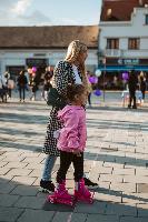 FOTO ZaROLAJ - defile vozača na točkićima u centru Bijeljine