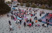 FOTO ZaROLAJ - defile vozača na točkićima u centru Bijeljine