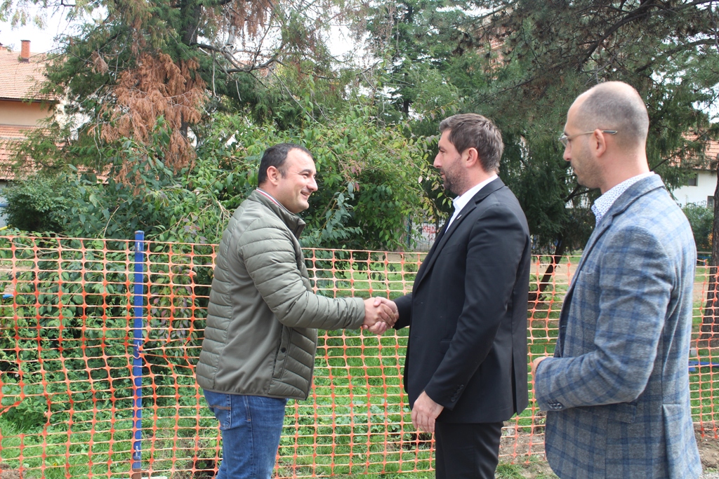 Počela obnova zelene površine u ulici Ruđera Boškovića FOTO