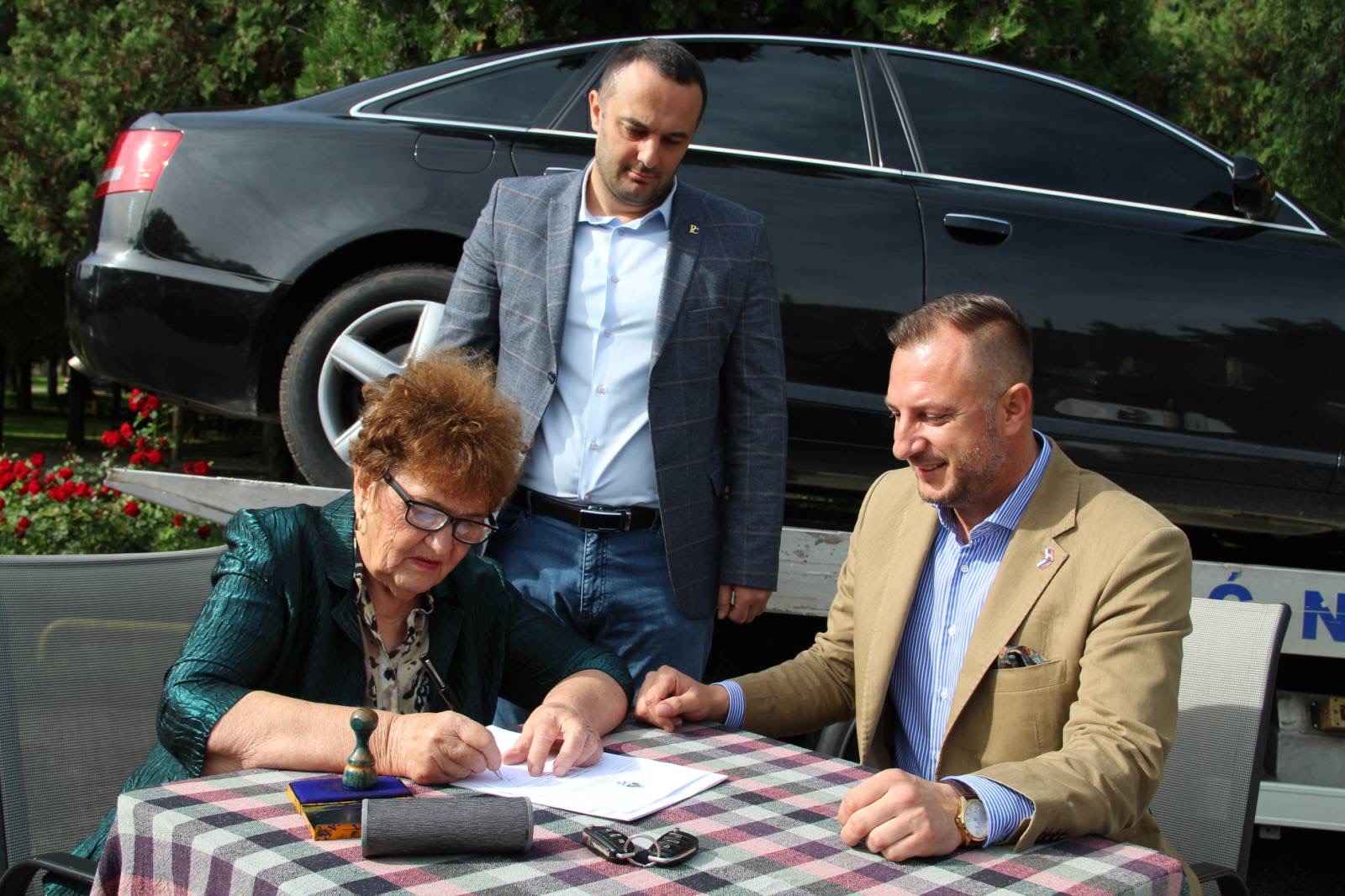 Ćorić ispunio dato obećanje – Udruženje „Beli anđeo“ dobilo automobil