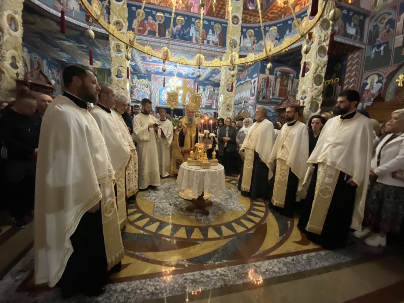 PORODICA - TEMELJ DRUŠTVA Molitveno sabranje u manastiru Svete Petke okupilo veliki broj vjernika