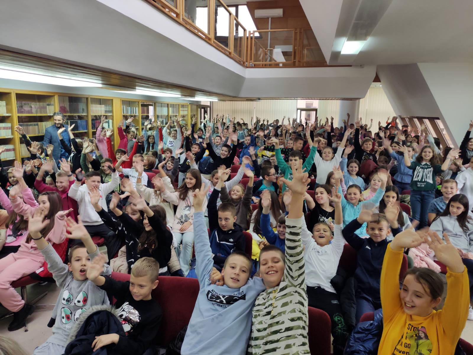 Knjiga "Upoznajte Gagarina, najšašavijeg psa u svemiru" okupila 300 mališana