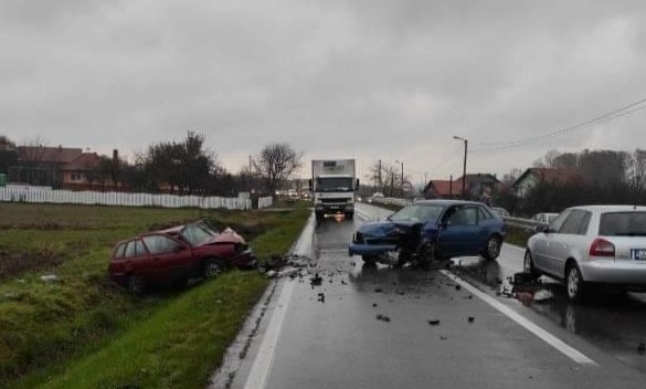 Petoro povrijeđenih u sudaru tri vozila u Ravnom Polju