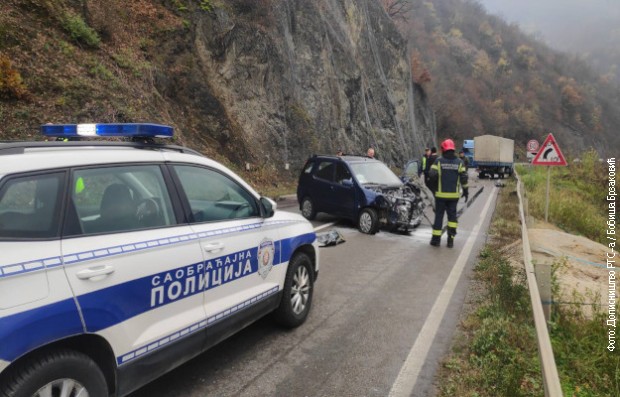 VOZAČ PODLEGAO POVREDAMA: Prva žrtva saobraćajne nesreće kod Čačka