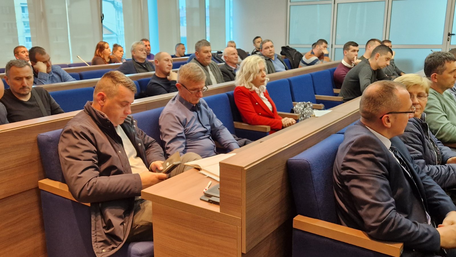 NASTAVLJA SE DOBRA PRAKSA SKUPŠTINE GRADA Održan sastanak sa predsjednicima Mjesnih zajednica
