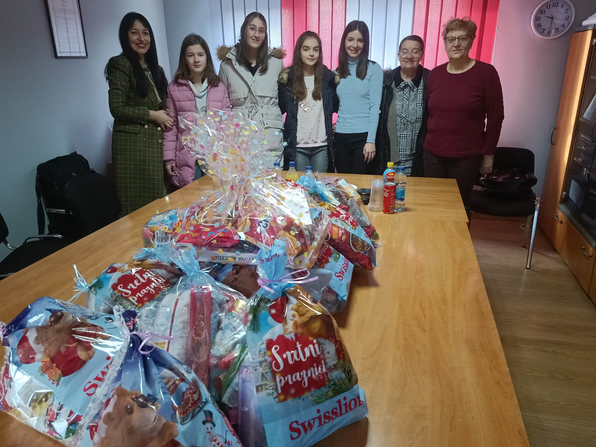 Učenici iz Crnjelova pripremili paketiće za mališane iz Sigurne kuće
