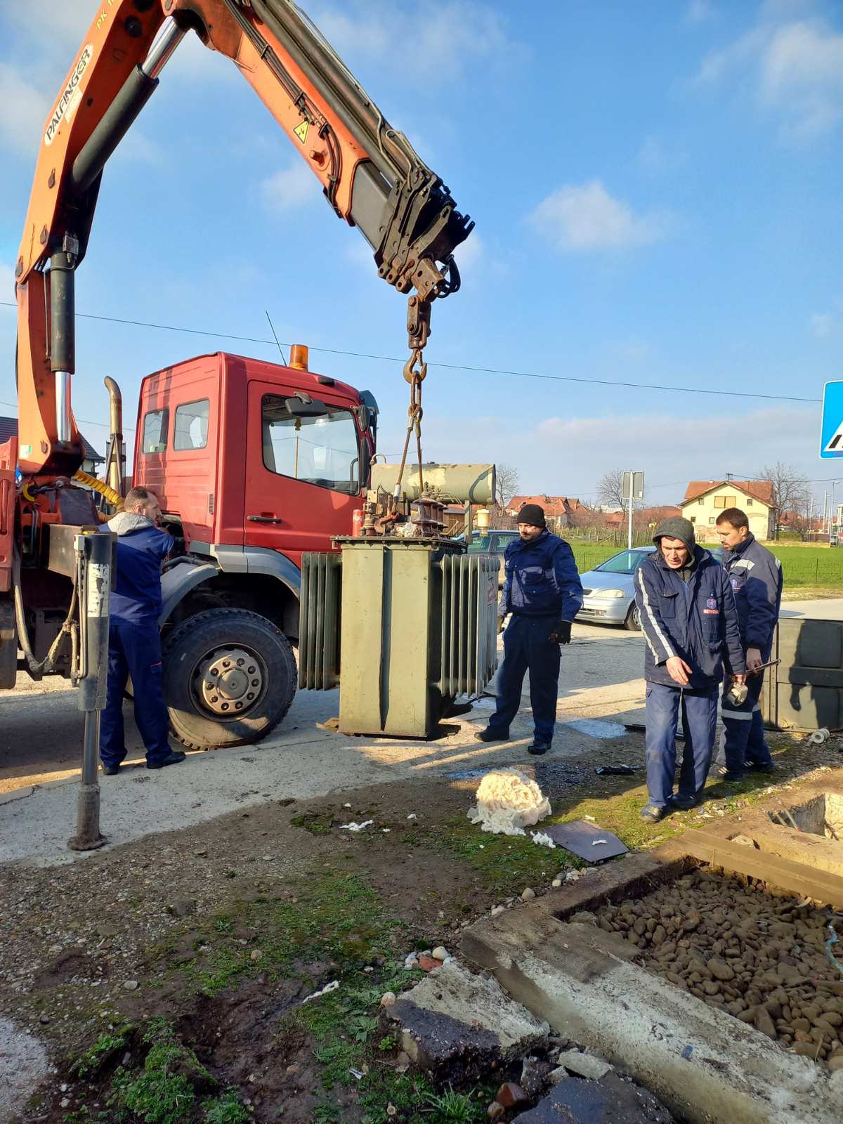 TOTALNA ŠTETA Automobilom uništio trafo stanicu u Bijeljini FOTO