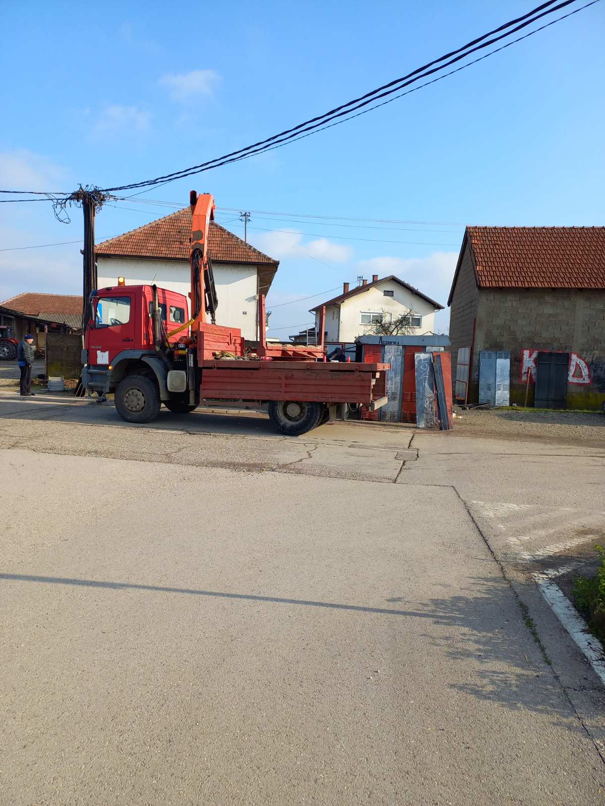 TOTALNA ŠTETA Automobilom uništio trafo stanicu u Bijeljini FOTO