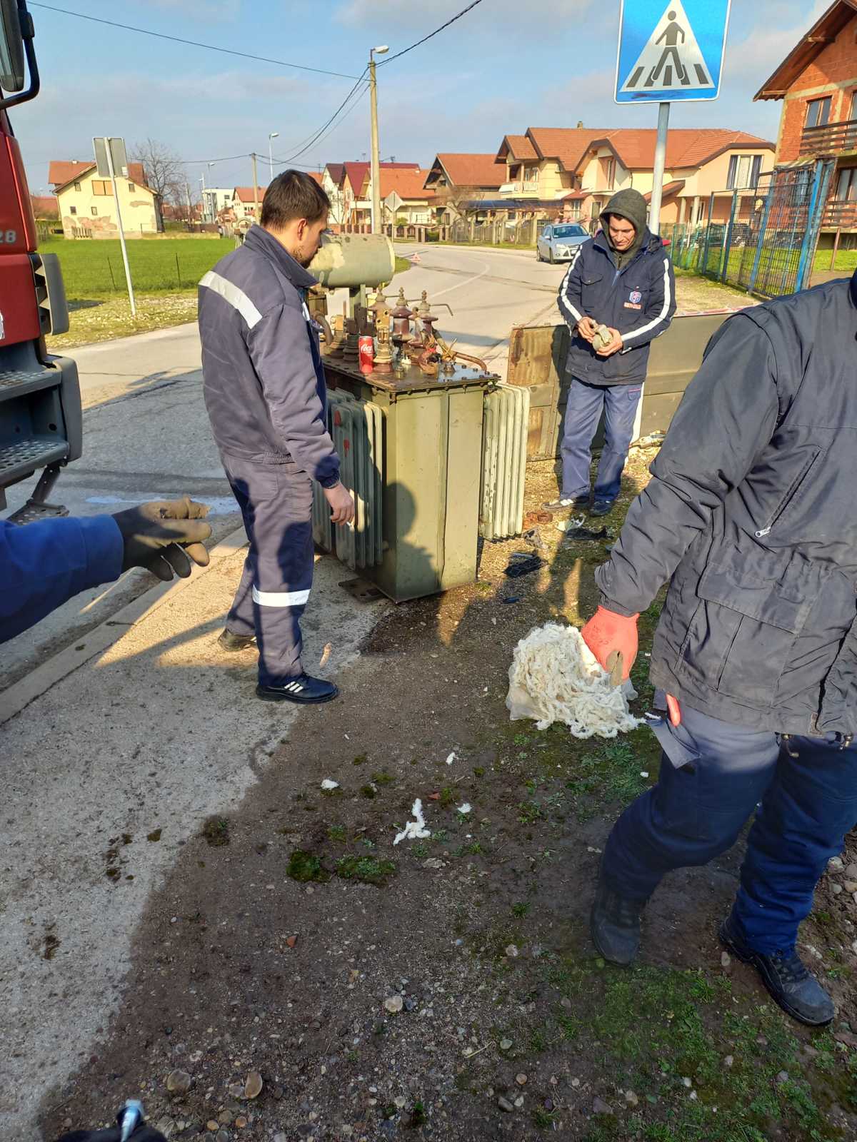 TOTALNA ŠTETA Automobilom uništio trafo stanicu u Bijeljini FOTO
