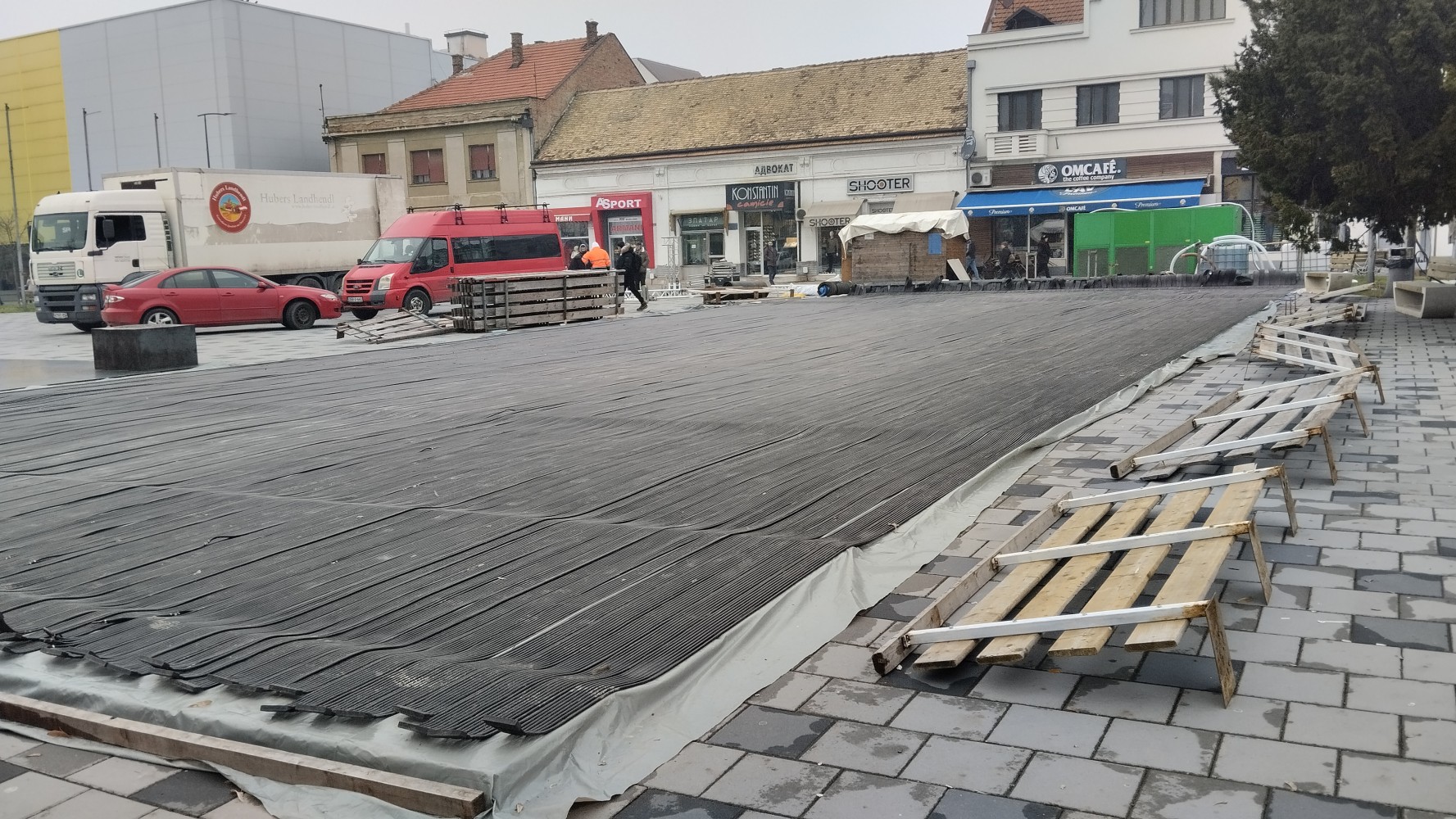 Počelo ukrašavanje Bijeljine za predstojeće praznike