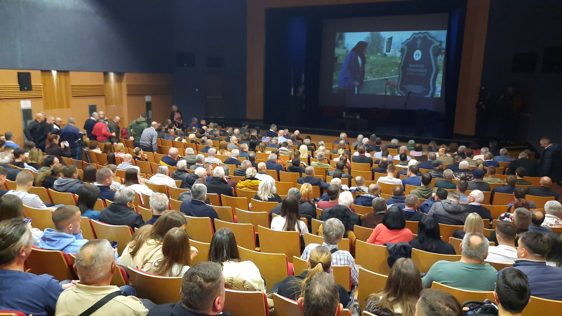 ZLOČIN BEZ KAZNE Knjiga o stradanju srpskog naroda tuzlanske regije trajni dokument za istinu i pravdu