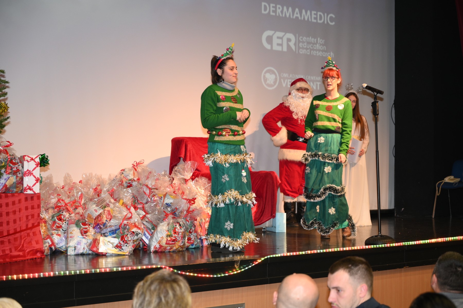 Udruženje “CER” izmamilo osmijehe na dječija lica, podijeljeno preko 100 paketića
