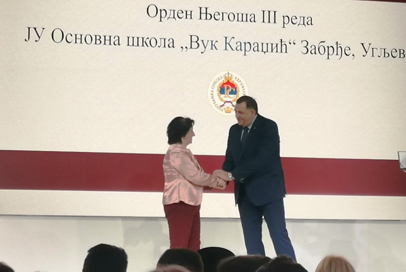Predsjednik Srpske odlikovao Osnovu školu "Vuk Karadžić" iz Zabrđa