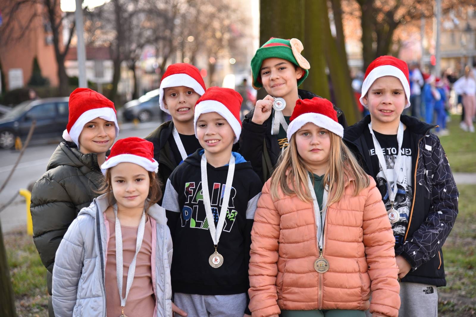 Bijeljina: Za Anastasiju trčali mali Deda Mrazovi FOTO