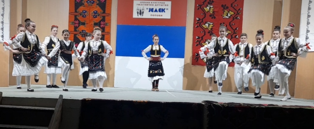 VESELI SE I STARO I MLADO Božićna priredba u selu Popovi FOTO