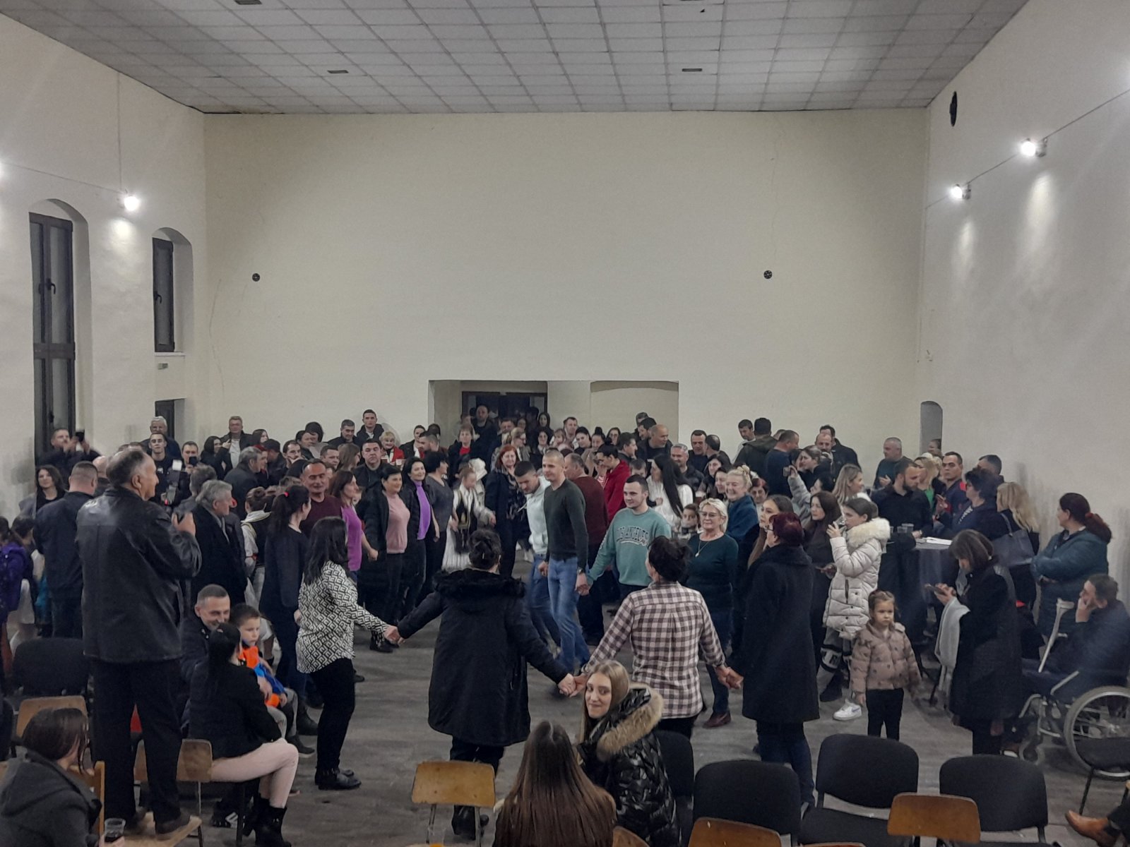 VESELI SE I STARO I MLADO Božićna priredba u selu Popovi FOTO