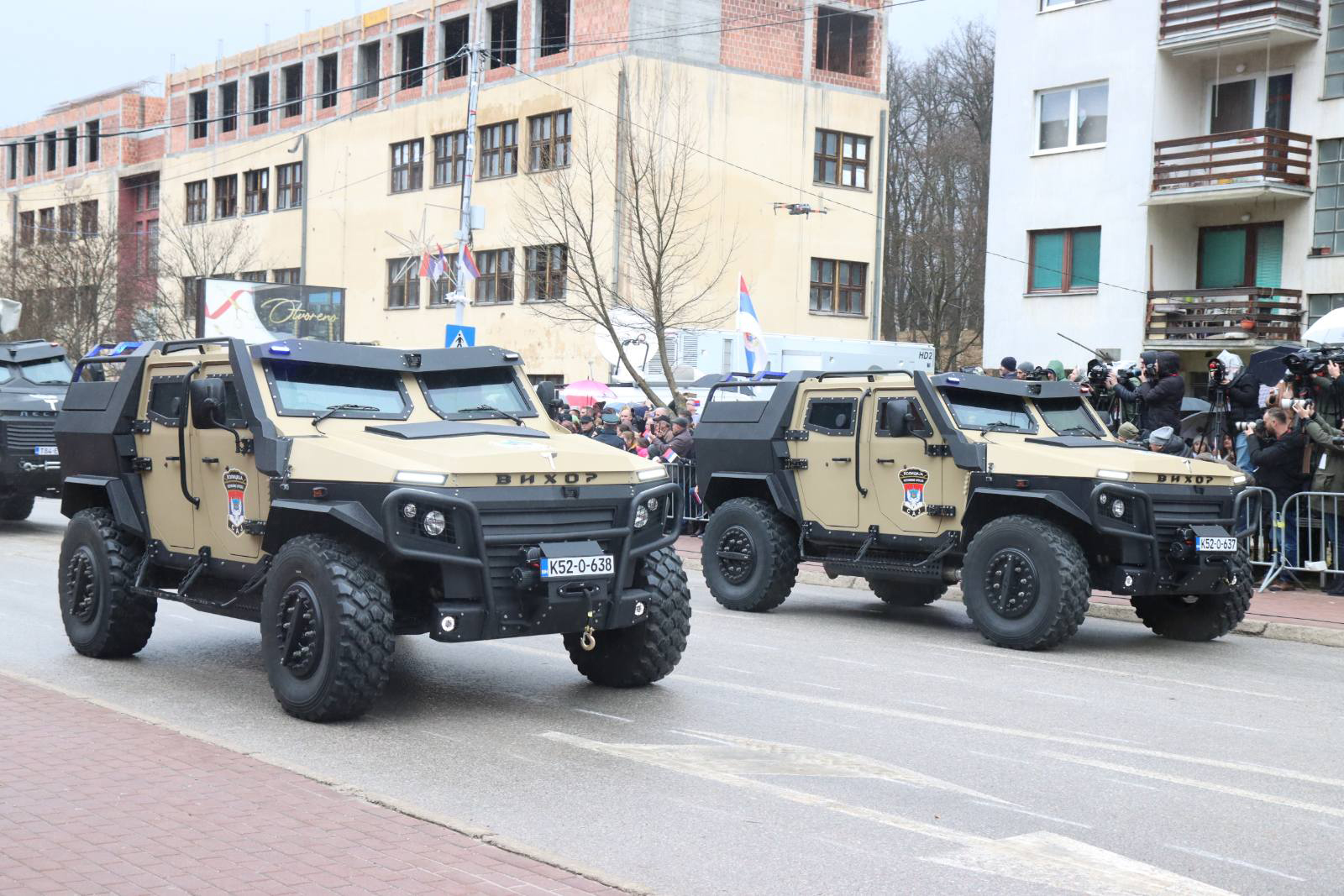 PJESMOM PUKNI ZORO ZAVRŠEN DEFILE Razvijena Srpska zastava duga 527 metara FOTO/VIDEO