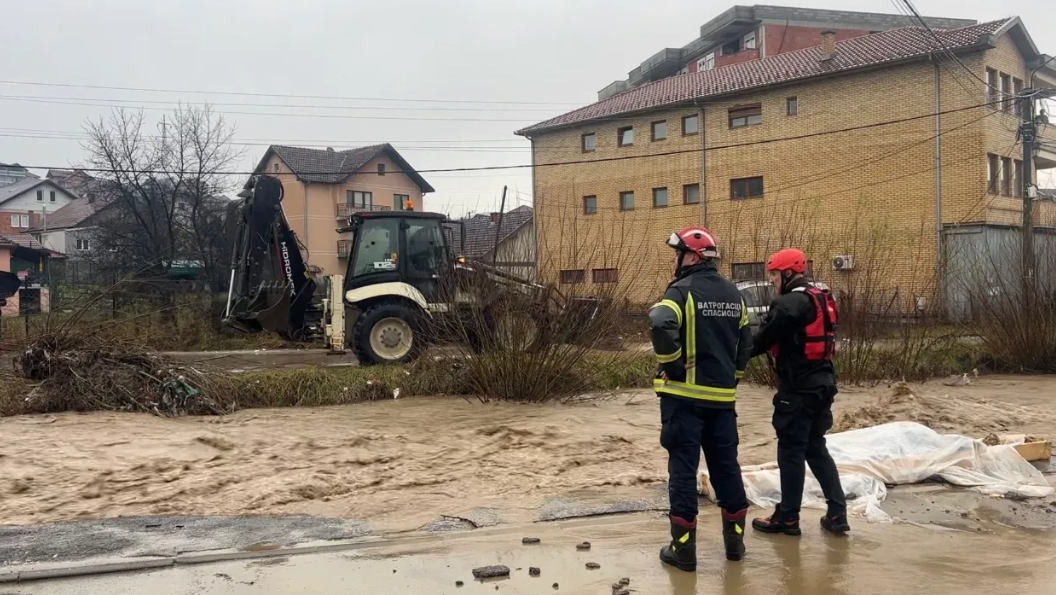 Prve žrtve poplava u Srbiji: Pokušali zaustaviti bujicu, voda ih odvukla
