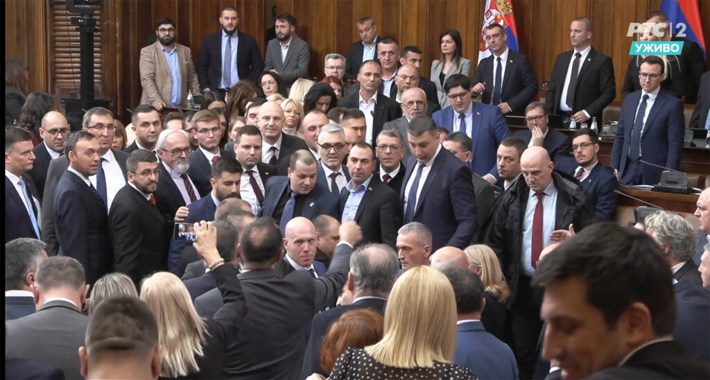 Incident u Skupštini Srbije, koškanje poslanika opozicije i vladajuće koalicije