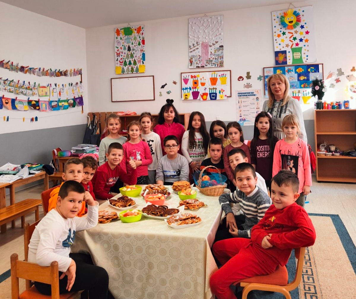 Ugljevik: Pravljenjem kolača obilježeno "100 dana đaka prvaka"