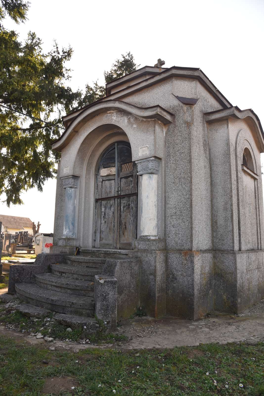 Izabran izvođač radova na obnovi domova kulture u Amajlijama i Trnjacima, CzK "Semberija" i kapele Sofke Nikolić