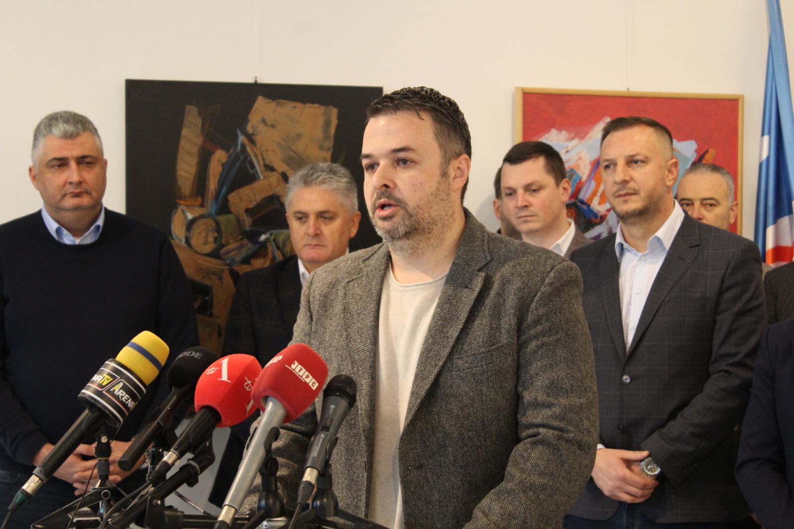 Na strani Narodne koalicije "Pokrenimo Bijeljinu" 16 stranaka, a gradonačelnik nema podršku ni svoje partije