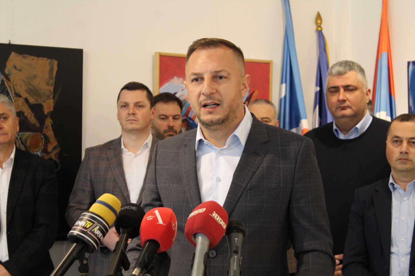 Na strani Narodne koalicije "Pokrenimo Bijeljinu" 16 stranaka, a gradonačelnik nema podršku ni svoje partije
