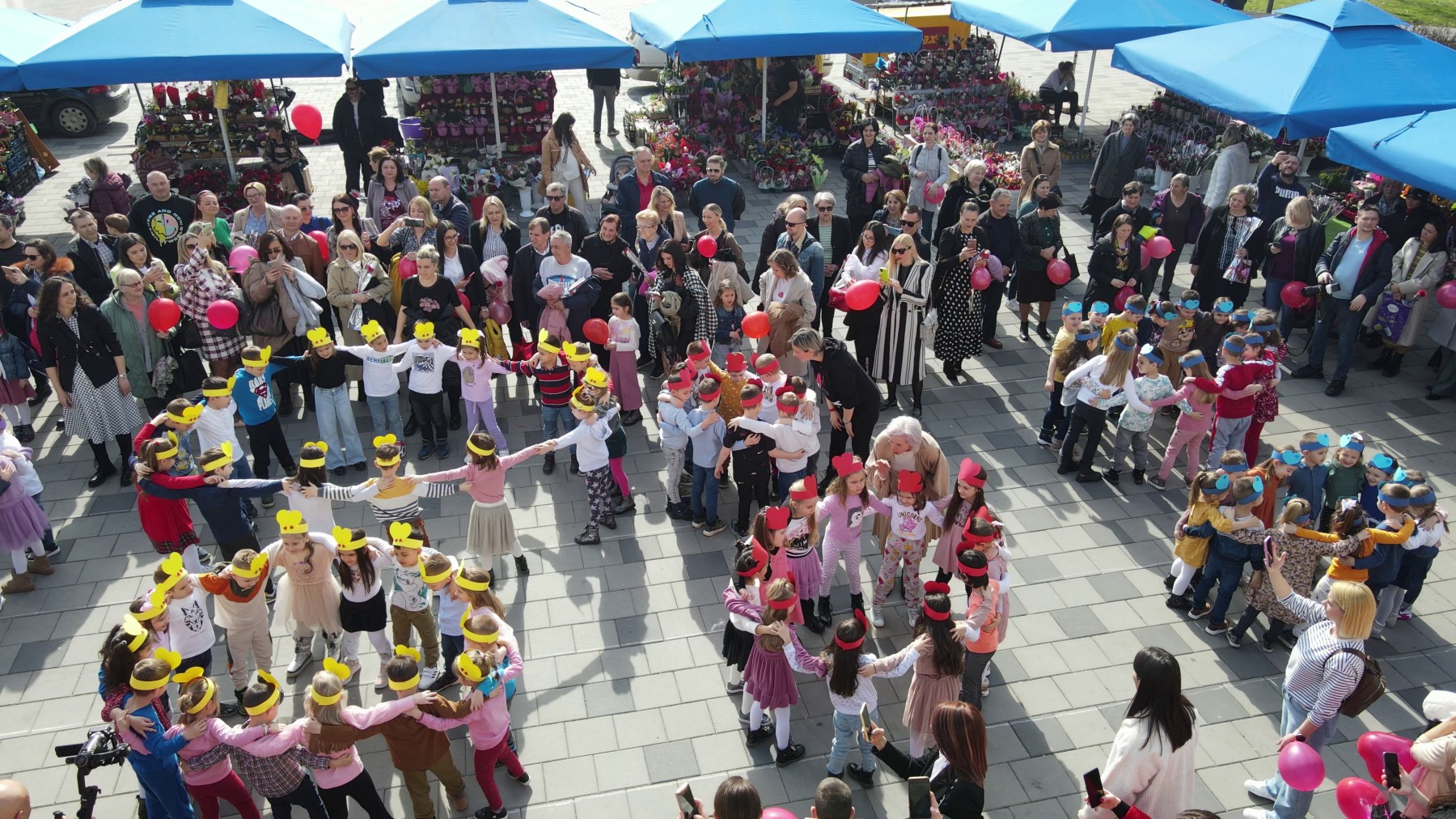 MAMI I BAKI SRCE NA DAR Mališani pokazali ljubav i zahvalnost FOTO