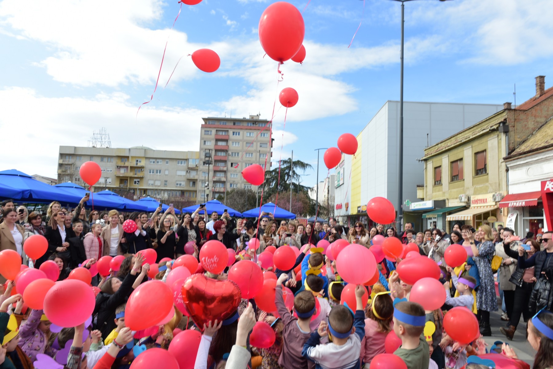 MAMI I BAKI SRCE NA DAR Mališani pokazali ljubav i zahvalnost FOTO