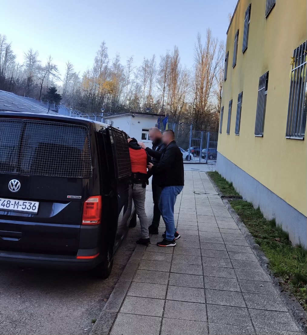 Nastavljena prisilna udaljenja migranata u Bangladeš (FOTO)