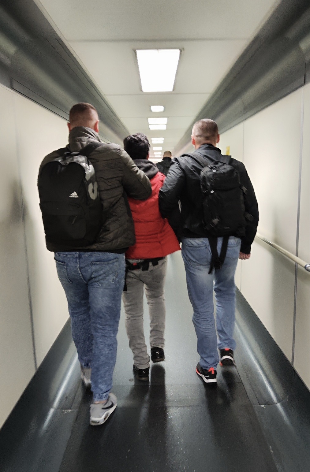 Nastavljena prisilna udaljenja migranata u Bangladeš (FOTO)