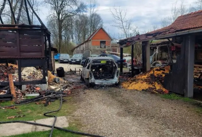 U požaru u Suvom Polju izgorjela magaza i "mercedes"