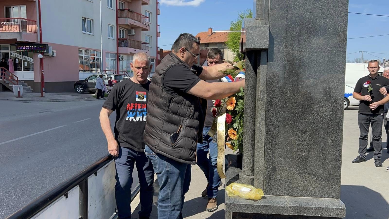 Veterani "Garde Panteri" položili cvijeće na spomenik Mauzeru