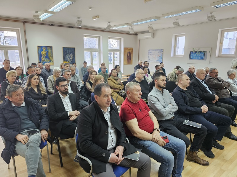 STRANICE ISPISANE LJUBAVLJU Prva promocija knjige „Od majke do Crkve“ novinara Vladimira Mitrića održana je u Ugljeviku