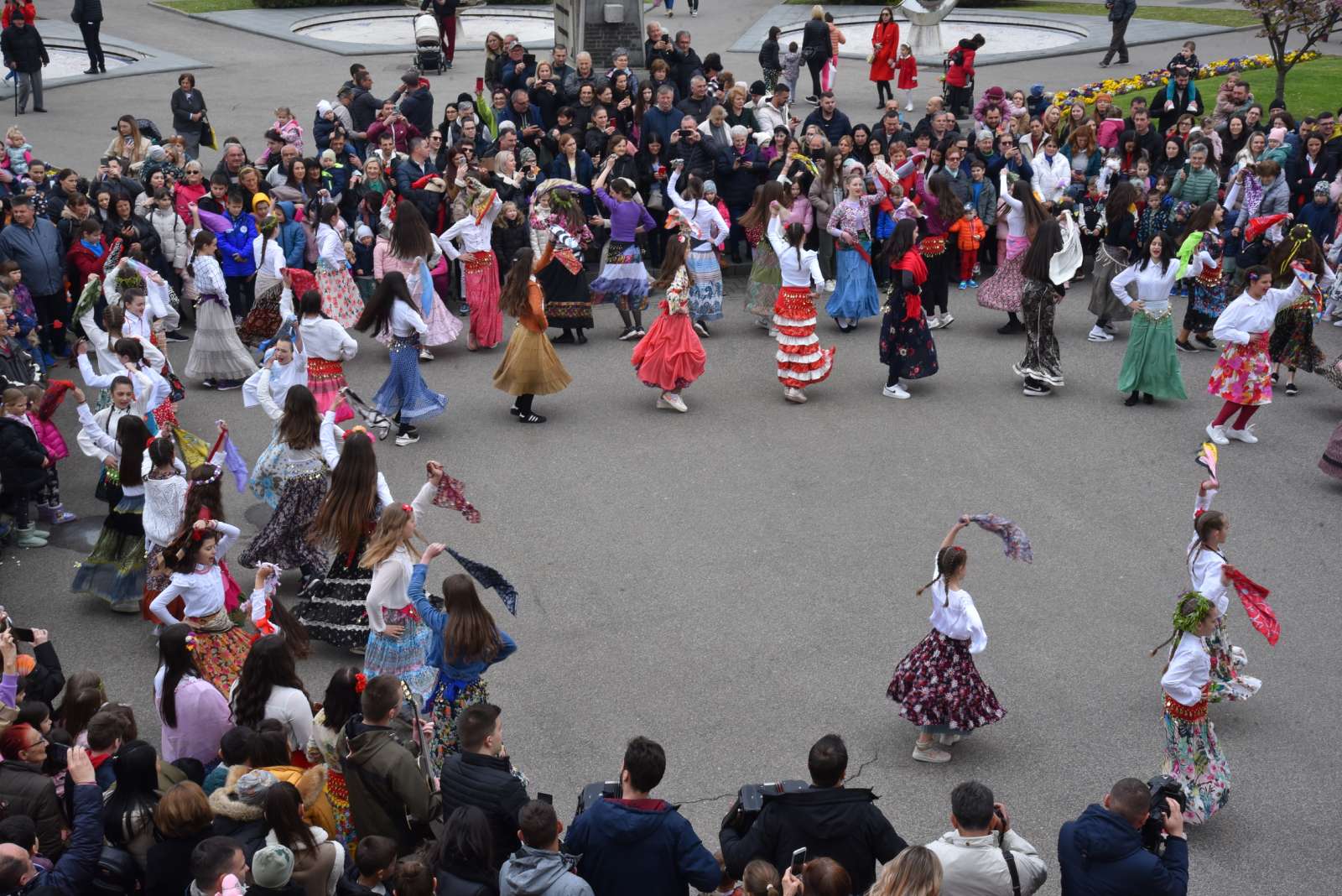 Lazarice igrale i pjevale za rodnu godinu FOTO/VIDEO