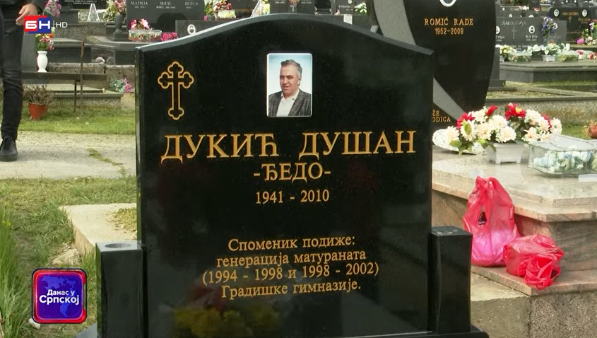 ZA NAS JE ĐEDO BIO VIŠE OD PROFESORA Bivši učenici podigli spomenik u znak zahvalnosti