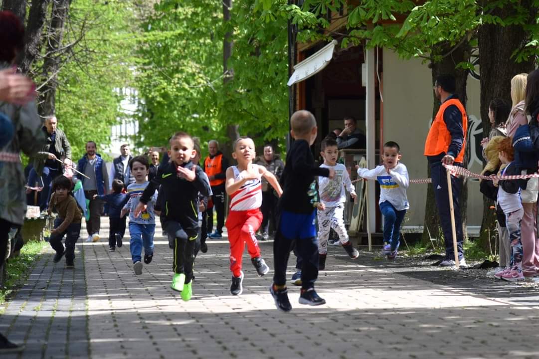 Djeca trčala za čistiju i zdraviju Semberiju FOTO