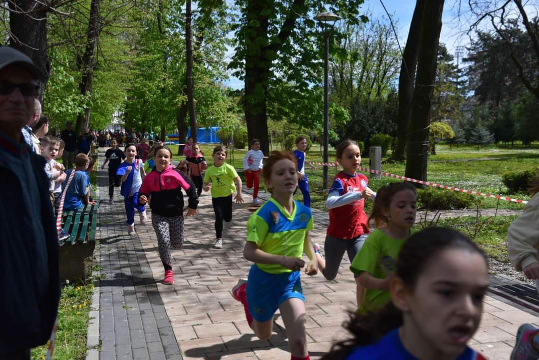 Djeca trčala za čistiju i zdraviju Semberiju FOTO