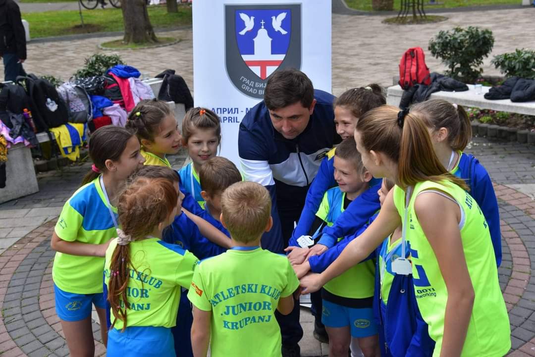Djeca trčala za čistiju i zdraviju Semberiju FOTO