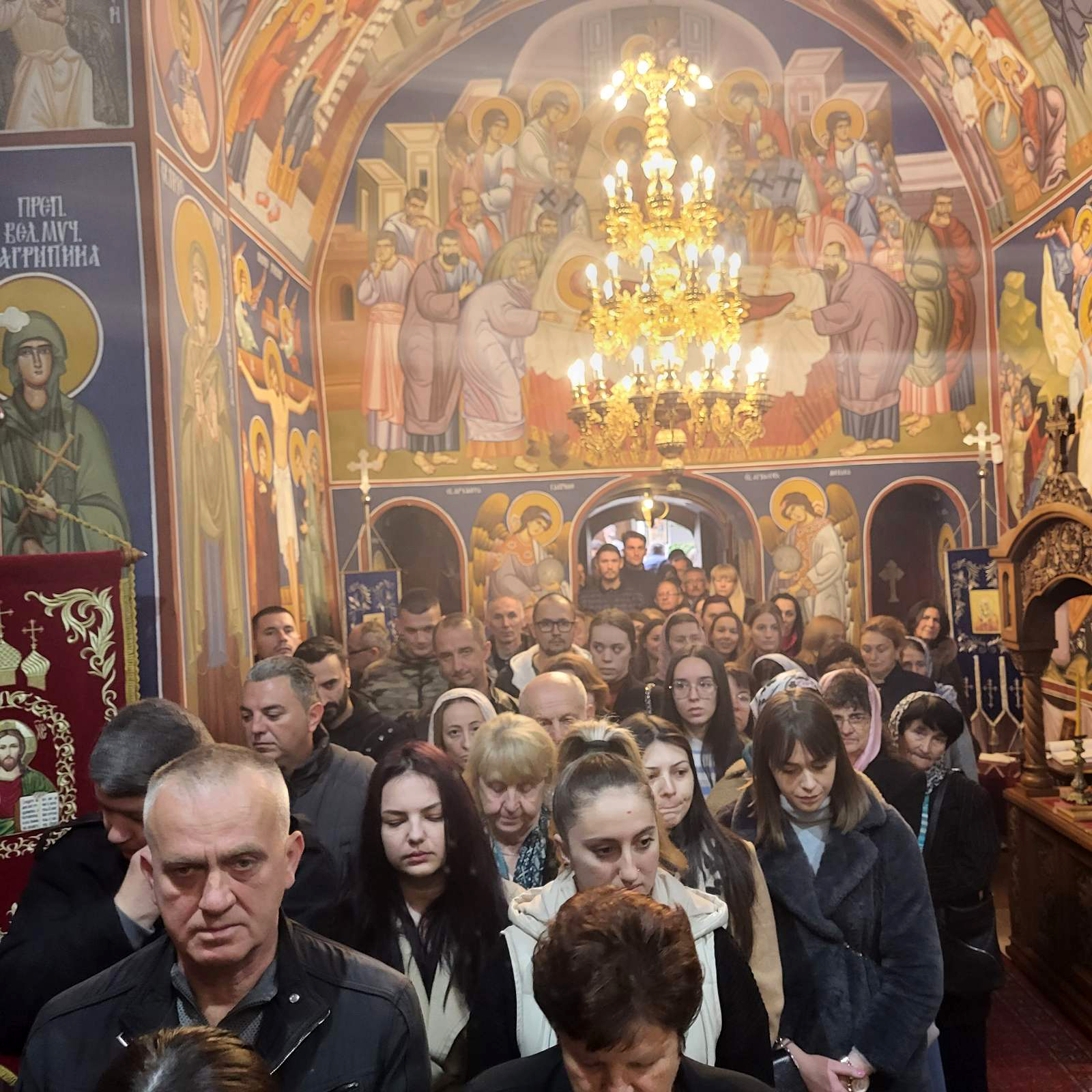 Vaskrs u manastiru Tavna sa velikim brojem vjernika