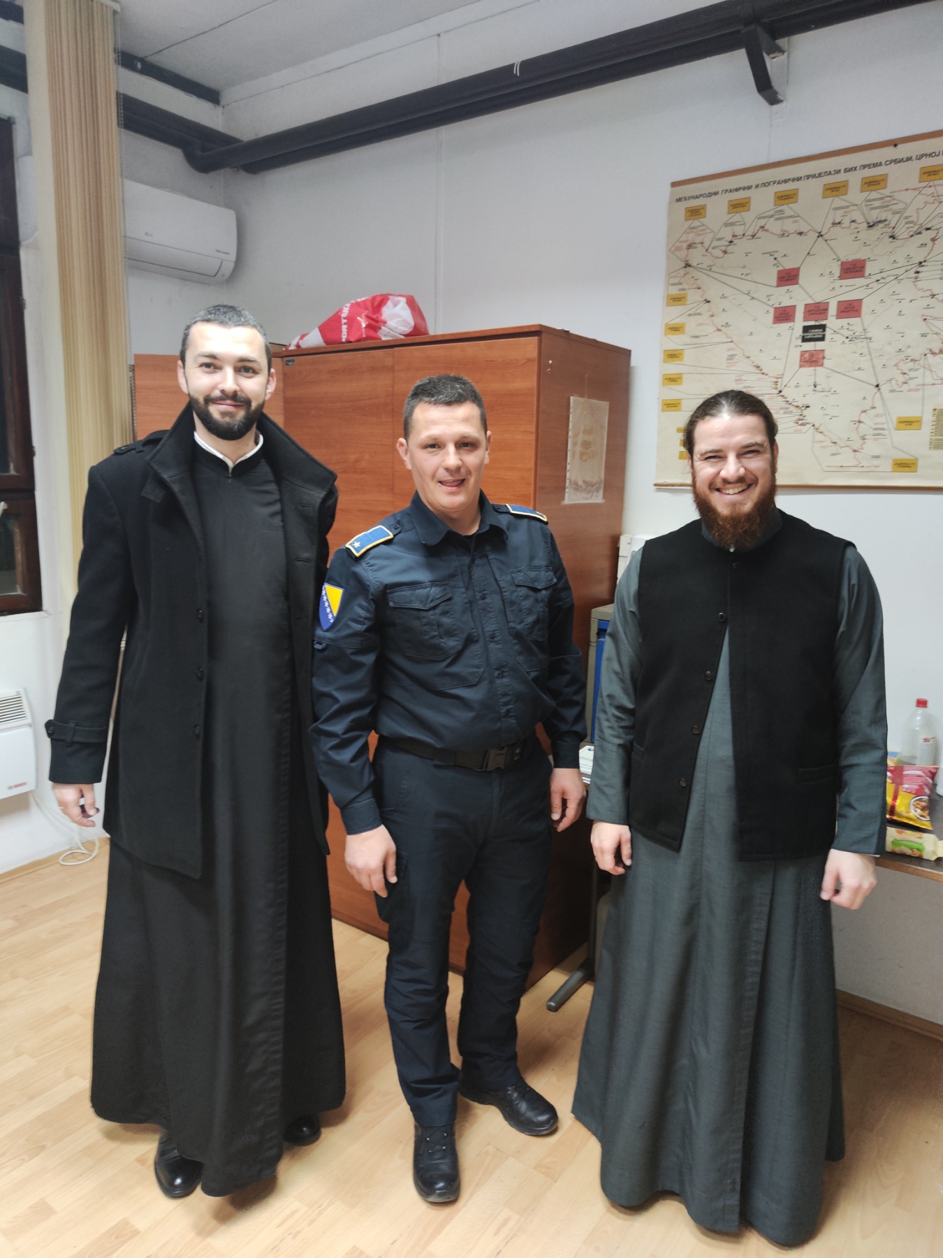 Dežurnim službama u Bijeljini Vaskršnji darovi Episkopa Fotija FOTO