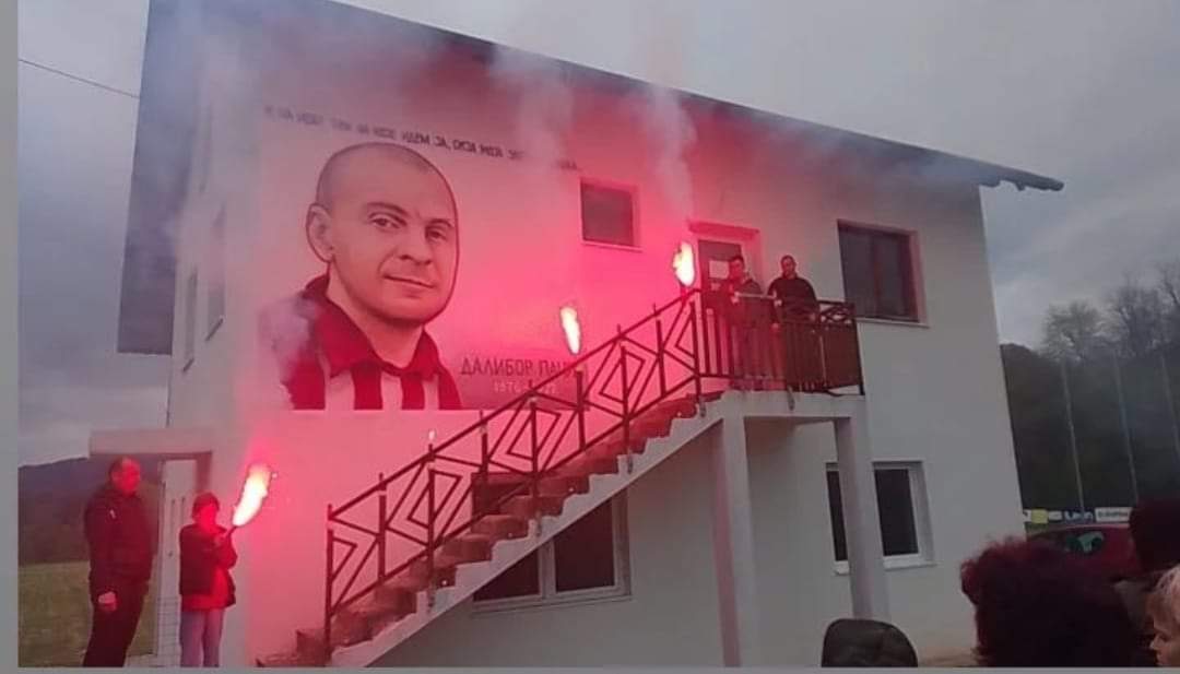"Ostaćeš vječno u našim srcima" Navijači oslikali mural u slavu i čast preminulog prijatelja Dalibora