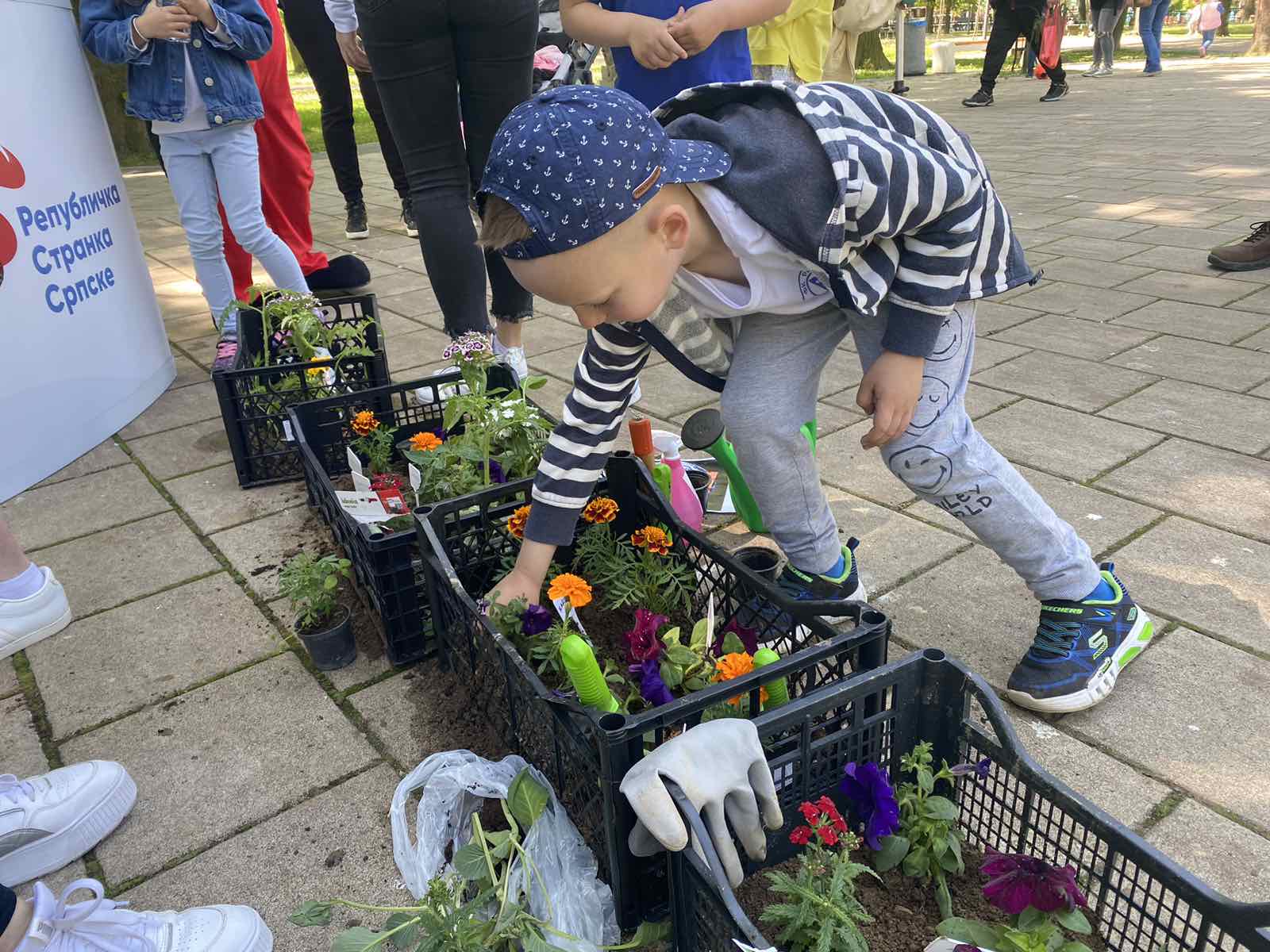 RSS obilježila Dan planete Zemlje, mališani sadili sadnice i učili o prirodi (FOTO)