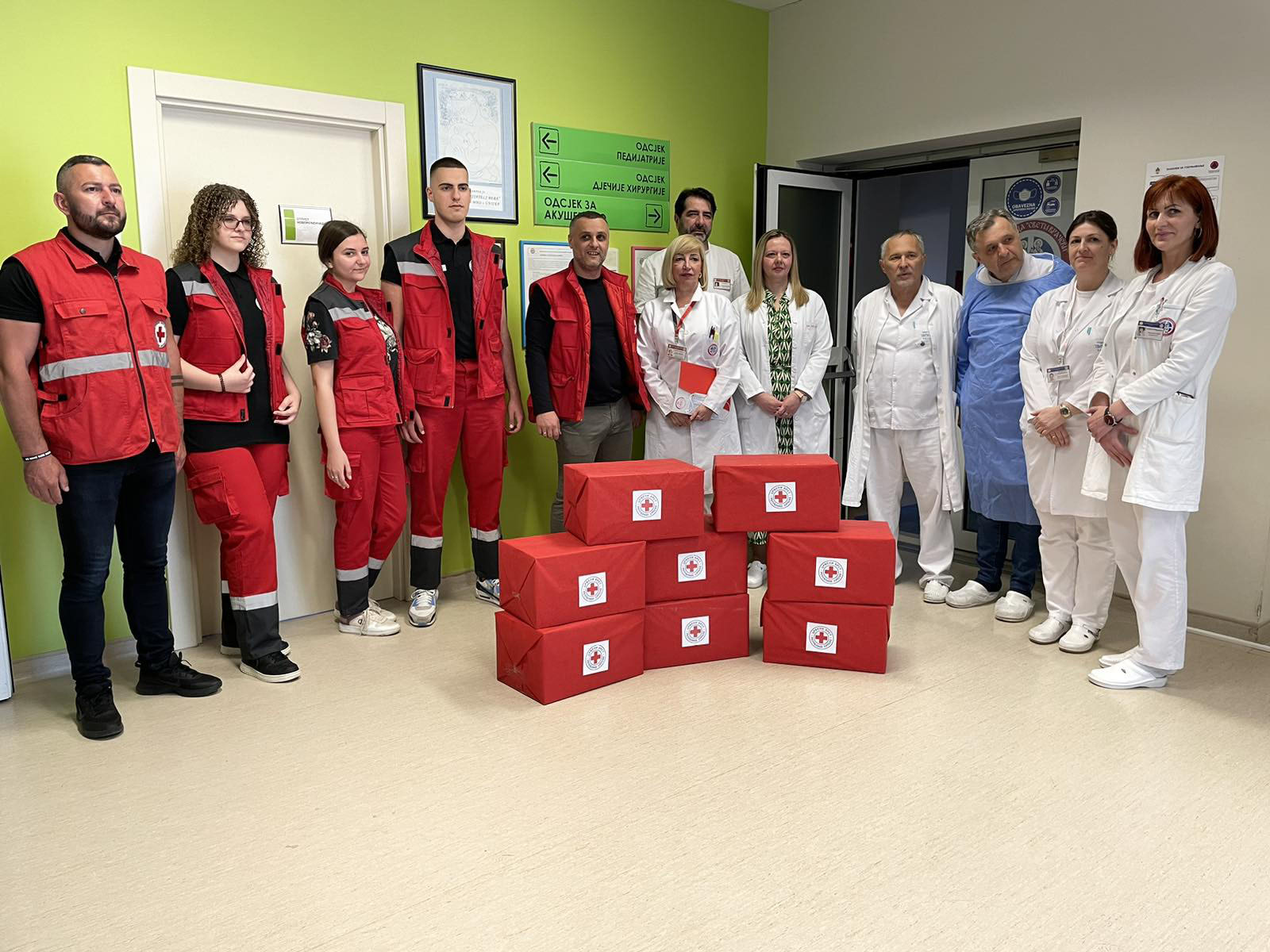 Poklon paketi za rođene u Nedjelji Crvenog krsta