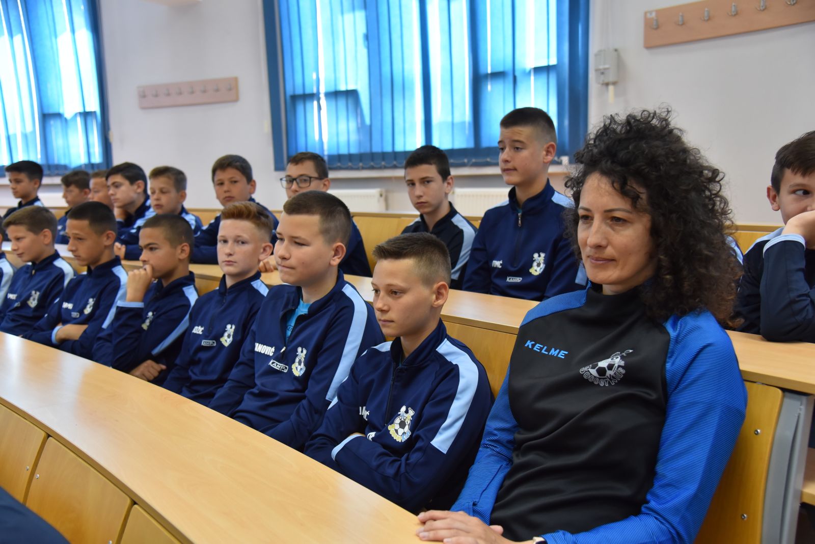 Sportske legende u druženju sa mladim sportistima iz Bijeljine FOTO
