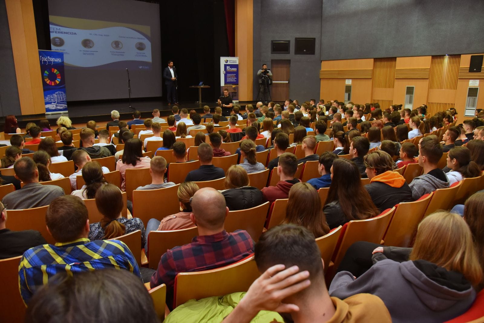 Konferencija „raSTEM“ - Bijeljina okupila velika imena iz oblasti informacionih tehnologija i robotike FOTO