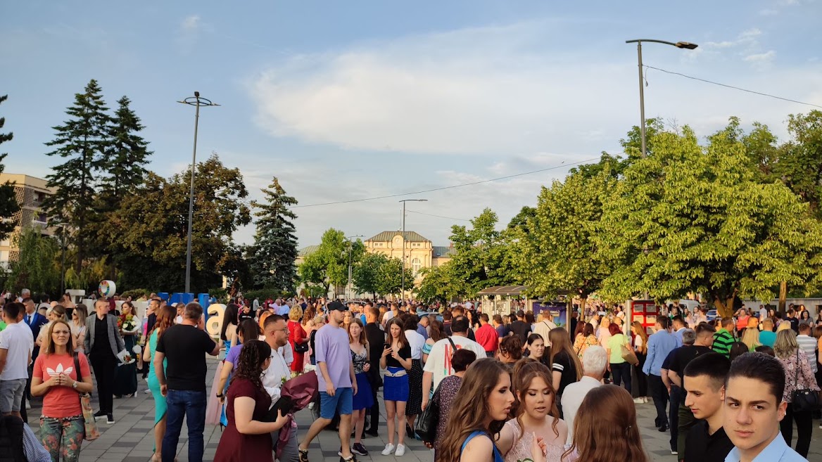 Mladost i ljepota na Gradskom trgu: Poljoprivredna i medicinska škola proslavlja maturu FOTO/VIDEO