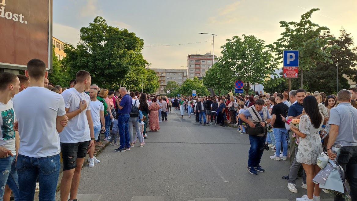 Mladost i ljepota na Gradskom trgu: Poljoprivredna i medicinska škola proslavlja maturu FOTO/VIDEO