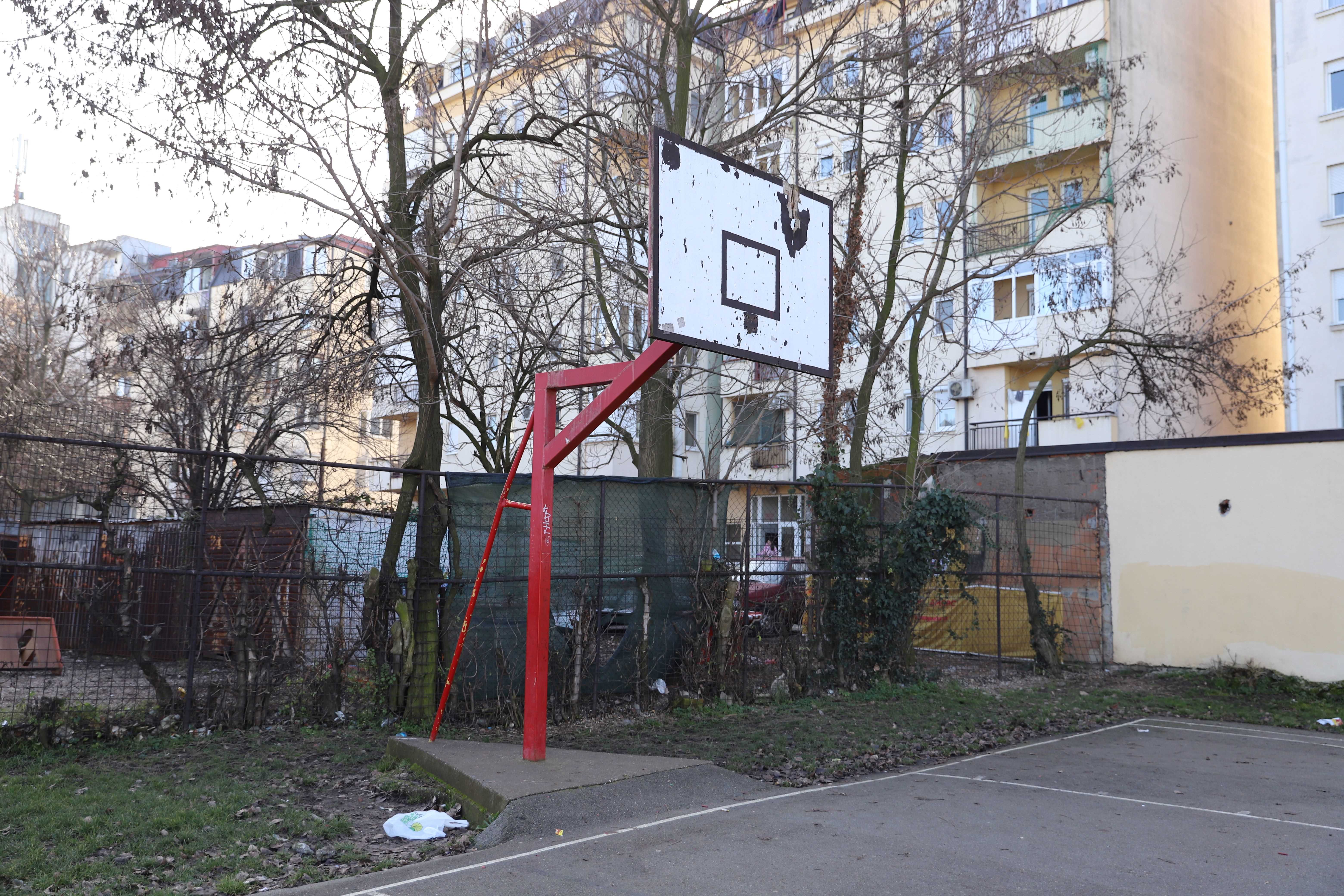Na terenima škole "Sveti Sava" sada se POENTIRA
